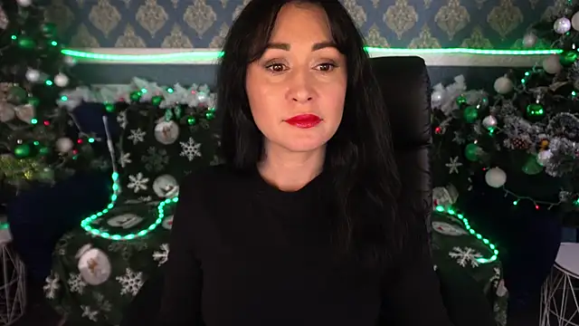 Snapshot of CarolinaaFoxyyy chatting on 12.17.25 CarolinaaFoxyyy online show from 12.17.25