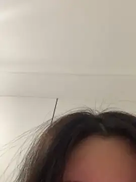 Snapshot of hoho-is chatting on 12.18.25 hoho-is online show from 12.18.25