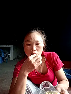 Snapshot of blonde_blg chatting on 11.21.25 blonde blg online show from 11.21.25