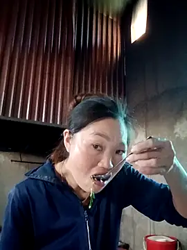 Snapshot of blonde_blg chatting on 11.26.25 blonde blg online show from 11.26.25