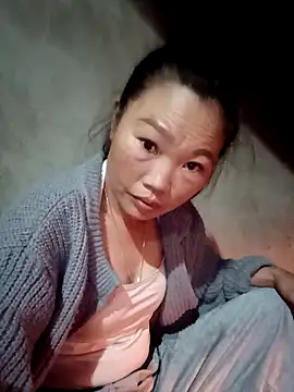 Snapshot of blonde_blg chatting on 12.18.25 blonde blg online show from 12.18.25