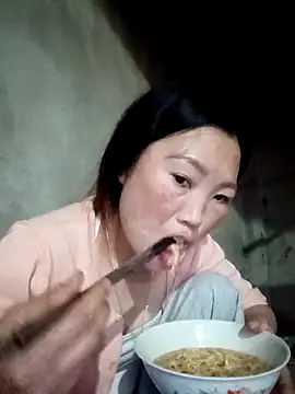 Snapshot of blonde_blg chatting on 02.15.26 blonde blg online show from 02.15.26