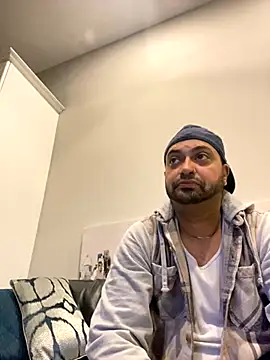 Snapshot of juicythickclit69 chatting on 11.29.25 juicythickclit69 online show from 11.29.25