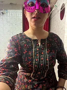 Snapshot of Red_Queen_11 chatting on 11.23.25 Red Queen 11 online show from 11.23.25