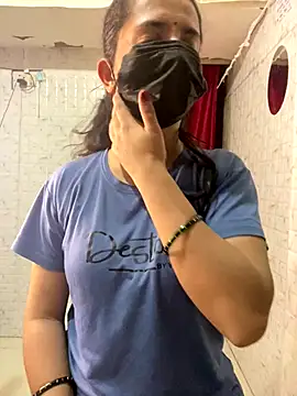 Snapshot of Red_Queen_11 chatting on 11.25.25 Red Queen 11 online show from 11.25.25