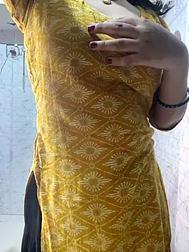 Snapshot of Red_Queen_11 chatting on 12.02.25 Red Queen 11 online show from 12.02.25