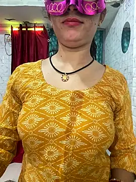 Snapshot of Red_Queen_11 chatting on 12.15.25 Red Queen 11 online show from 12.15.25