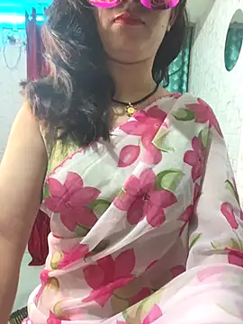 Snapshot of Red_Queen_11 chatting on 12.15.25 Red Queen 11 online show from 12.15.25