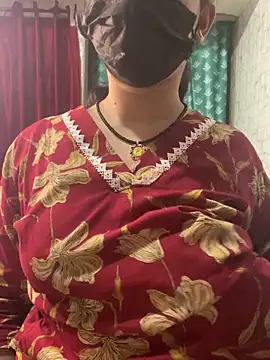 Snapshot of Red_Queen_11 chatting on 12.21.25 Red Queen 11 online show from 12.21.25