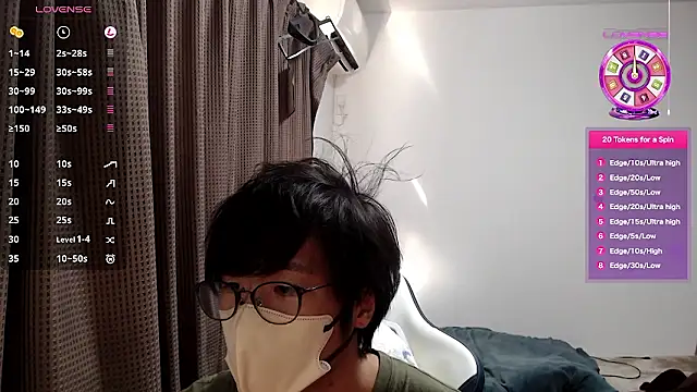 Snapshot of yuu-to-desu chatting on 11.21.25 yuu-to-desu online show from 11.21.25