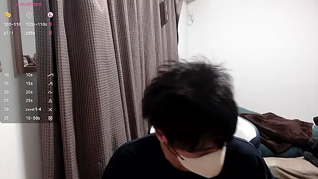 Snapshot of yuu-to-desu chatting on 12.14.25 yuu-to-desu online show from 12.14.25