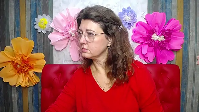 Snapshot of RoseHille chatting on 11.22.25 RoseHille online show from 11.22.25