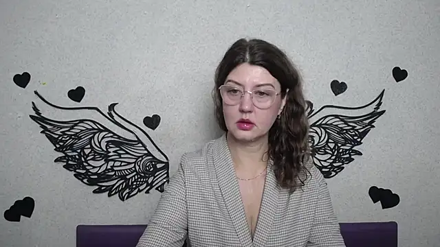 Snapshot of RoseHille chatting on 11.23.25 RoseHille online show from 11.23.25