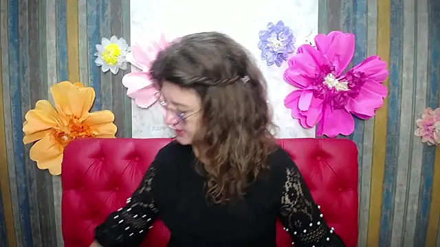 Snapshot of RoseHille chatting on 11.29.25 RoseHille online show from 11.29.25