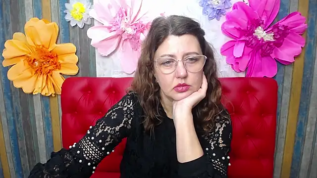 Snapshot of RoseHille chatting on 12.03.25 RoseHille online show from 12.03.25