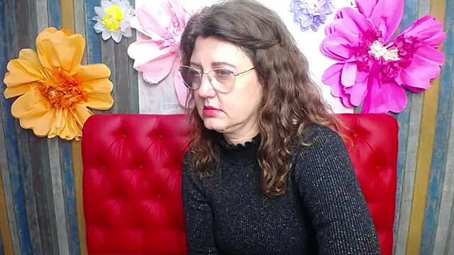 Snapshot of RoseHille chatting on 12.04.25 RoseHille online show from 12.04.25