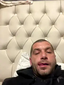 Kinkycouple142 online show from 11.17.25