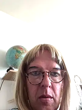 Snapshot of simone_xdressing chatting on 09.14.25 simone xdressing online show from 09.14.25