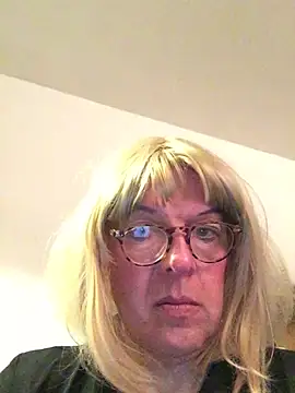 Snapshot of simone_xdressing chatting on 03.01.26 simone xdressing online show from 03.01.26