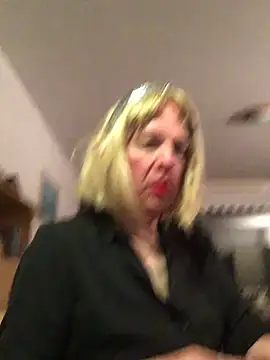 Snapshot of simone_xdressing chatting on 03.08.26 simone xdressing online show from 03.08.26