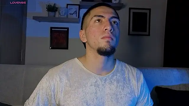 Snapshot of AresMassimoX chatting on 11.20.25 AresMassimoX online show from 11.20.25