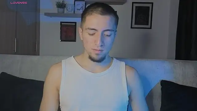 Snapshot of AresMassimoX chatting on 11.24.25 AresMassimoX online show from 11.24.25