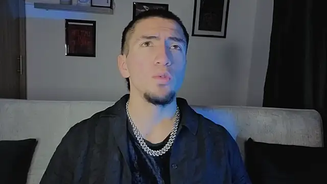 Snapshot of AresMassimoX chatting on 11.27.25 AresMassimoX online show from 11.27.25