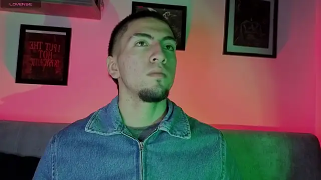 Snapshot of AresMassimoX chatting on 12.04.25 AresMassimoX online show from 12.04.25