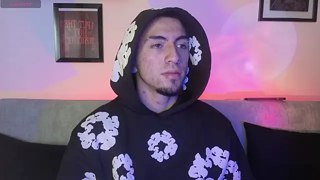 Snapshot of AresMassimoX chatting on 12.23.25 AresMassimoX online show from 12.23.25