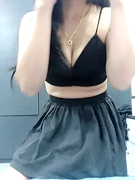 Snapshot of __Anna___ chatting on 11.18.25 Anna online show from 11.18.25