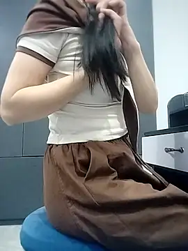 Snapshot of __Anna___ chatting on 12.17.25 Anna online show from 12.17.25