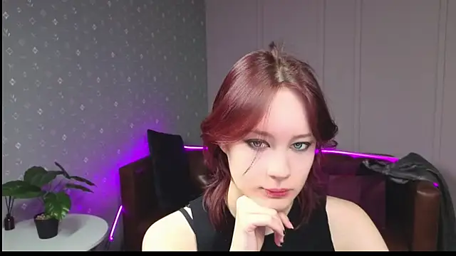 Snapshot of Annie_Way chatting on 12.19.25 Annie Way online show from 12.19.25