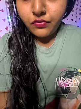 Snapshot of drakezone chatting on 11.12.25 drakezone online show from 11.12.25