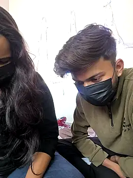 Snapshot of drakezone chatting on 11.22.25 drakezone online show from 11.22.25