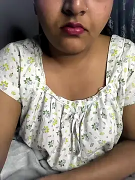 Snapshot of drakezone chatting on 12.16.25 drakezone online show from 12.16.25