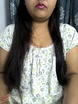 Snapshot of drakezone chatting on 12.20.25 drakezone online show from 12.20.25