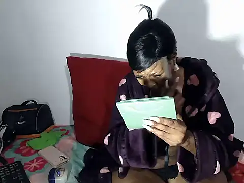 Snapshot of GucciladyXXXX chatting on 11.20.25 GucciladyXXXX online show from 11.20.25