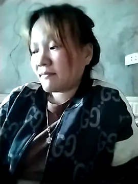 Snapshot of m-mbae chatting on 11.22.25 m-mbae online show from 11.22.25