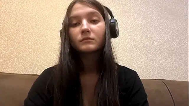 Snapshot of AurorAurora chatting on 11.21.25 AurorAurora online show from 11.21.25