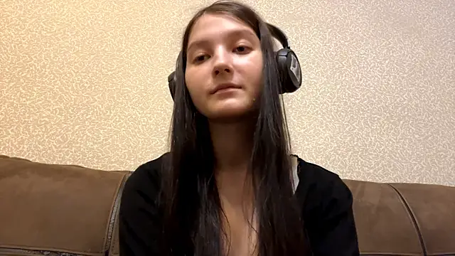 Snapshot of AurorAurora chatting on 11.22.25 AurorAurora online show from 11.22.25