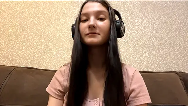 Snapshot of AurorAurora chatting on 12.01.25 AurorAurora online show from 12.01.25