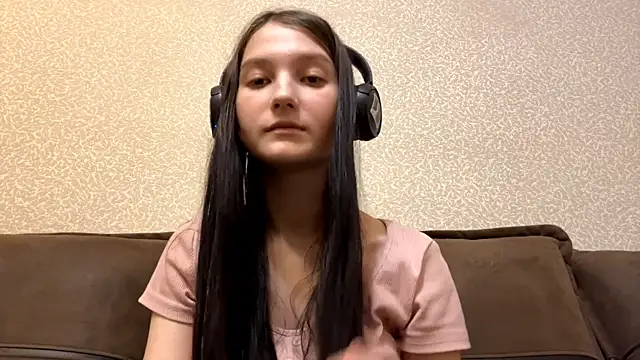 Snapshot of AurorAurora chatting on 12.02.25 AurorAurora online show from 12.02.25