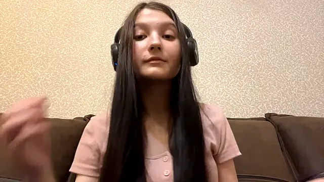 Snapshot of AurorAurora chatting on 12.03.25 AurorAurora online show from 12.03.25