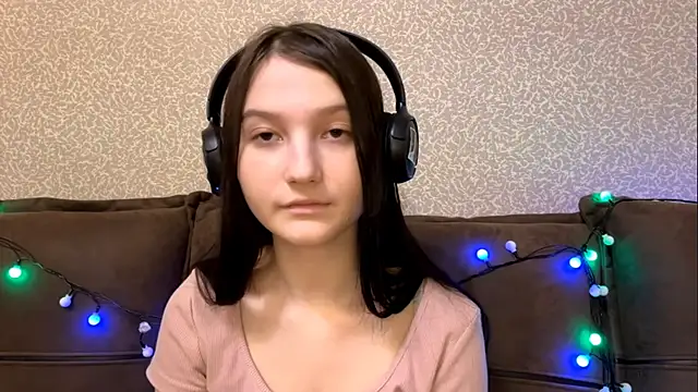 Snapshot of AurorAurora chatting on 12.15.25 AurorAurora online show from 12.15.25