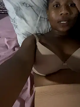 Snapshot of Berries_ chatting on 11.14.25 Berries online show from 11.14.25