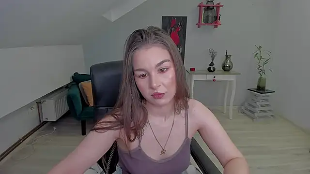 Snapshot of LouannaHart chatting on 02.03.26 LouannaHart online show from 02.03.26