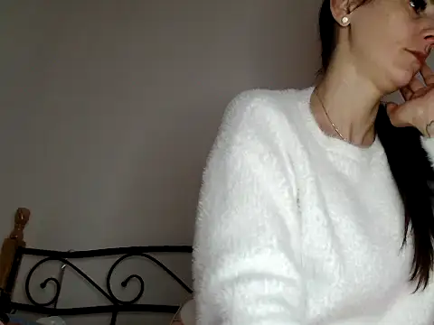 Snapshot of MissyDior8 chatting on 11.18.25 MissyDior8 online show from 11.18.25