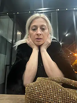 Snapshot of HOTLadyluna chatting on 03.08.26 HOTLadyluna online show from 03.08.26