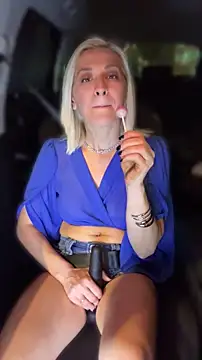 HOTLadyluna online show from 06.17.26