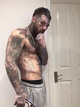 Snapshot of magicmichaell chatting on 11.25.25 magicmichaell online show from 11.25.25